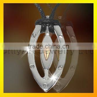 brushed flower design and shiny cz in the middle titanium or stainless steel pendant for women or men