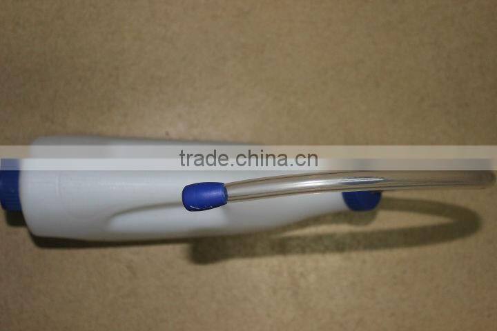 protable 1 gallon fluid feeder for horse