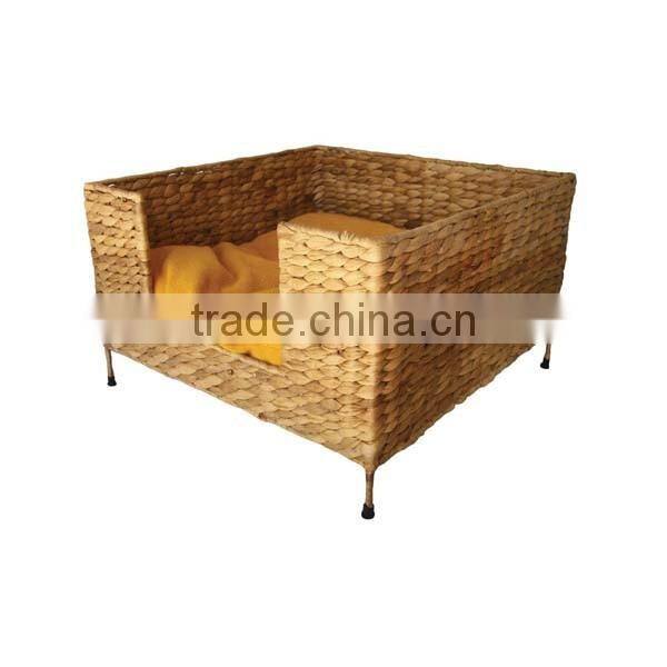 Multi sizes washable plastic rattan woven funny pet basket wholesale dog beds