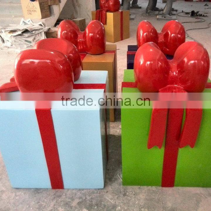 2014 Different colors FRP Christmas gift box decoration