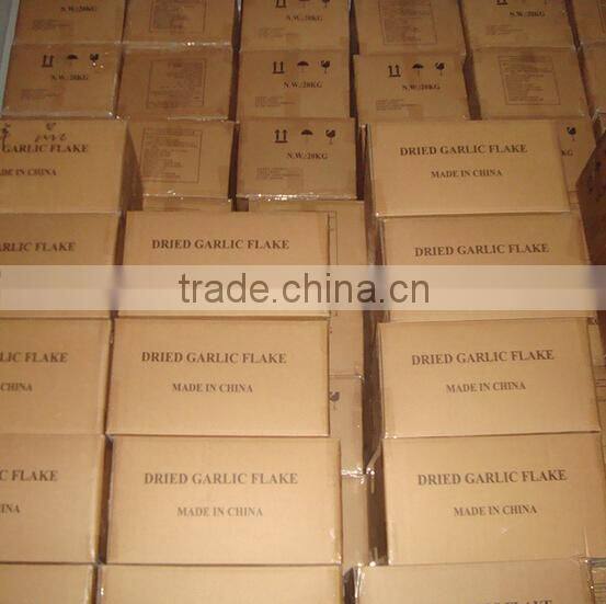 dehydrated garlic flakes