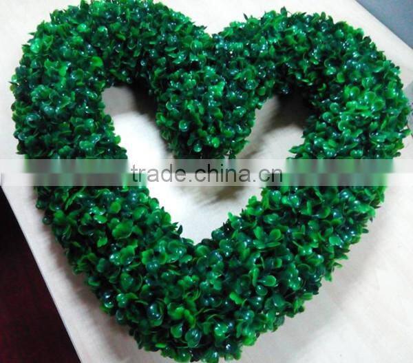 yiwu heart shaped christmas wreath green decorative plastic , faux boxwood heart garland