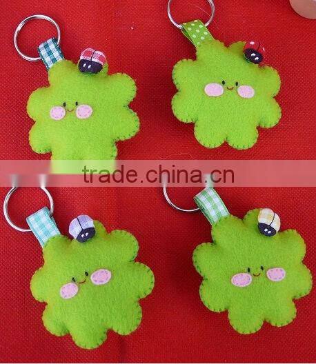 New hot sale 2017 innovative key ring small green flower product promotional gift craft felt wholesale keychain made in China