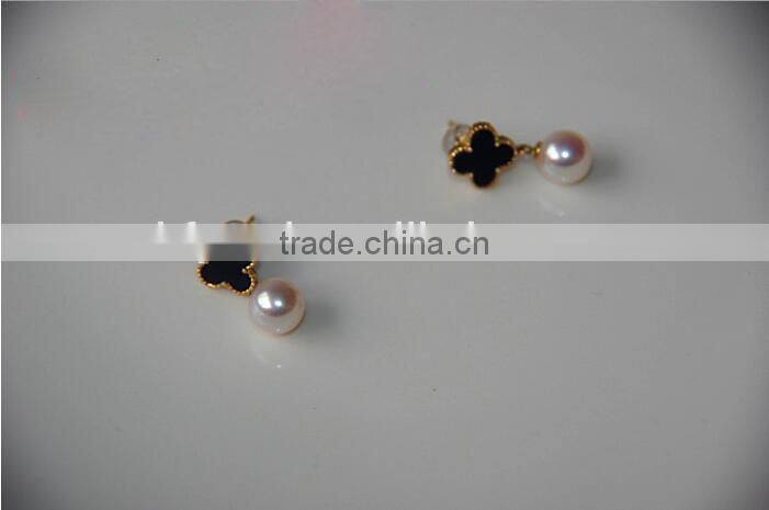 7.5-8 mm Akoya pearl earring