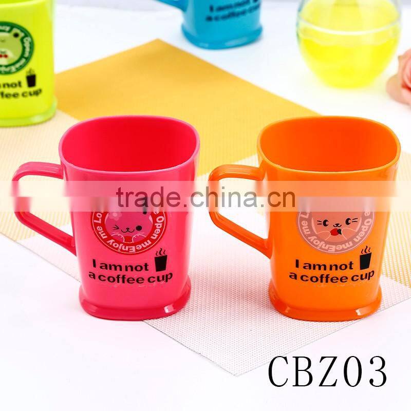 Factory wholesale fashional style plastic food grade material carton imprint tumbler cups