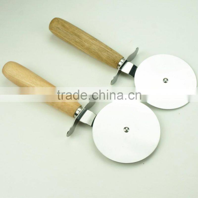 32058 Stainless Steel Cake Pizza cutter with wooden handle