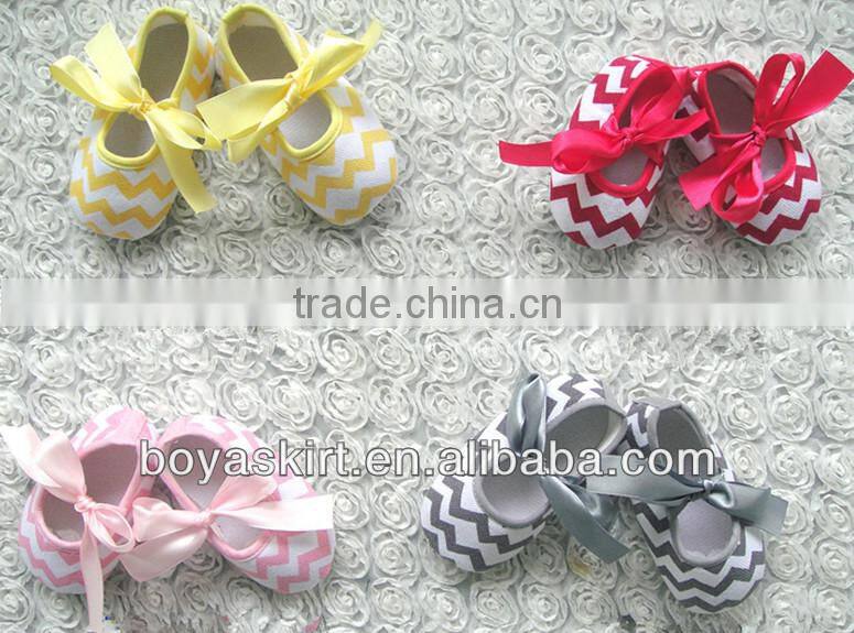 wholesale shoes in china Factory outlet soft bottom toddler shoes girls anti-slip chevron shoes baby colorful chevron prehobbler