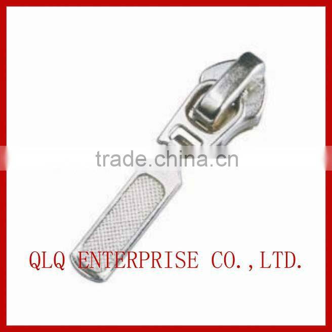 Auto lock zipper and slider