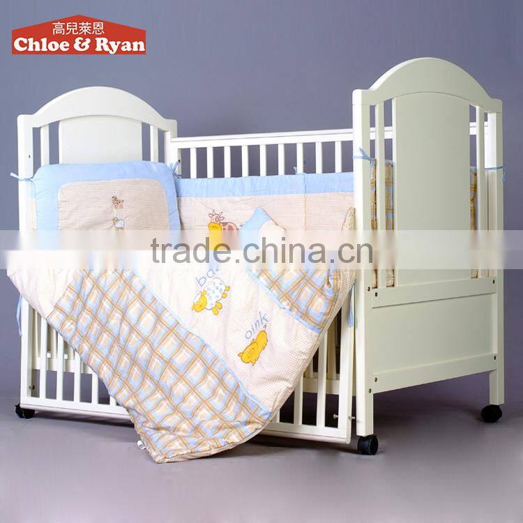 New design mulitfuntional solid wood baby cribs with wheels