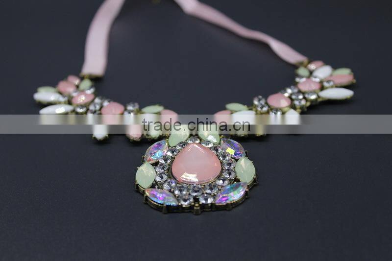 New luxury fashion resin flowers women Necklace Jewelry low MOQ