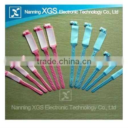 Adjustable HF round tag charm bracelet with custom charm