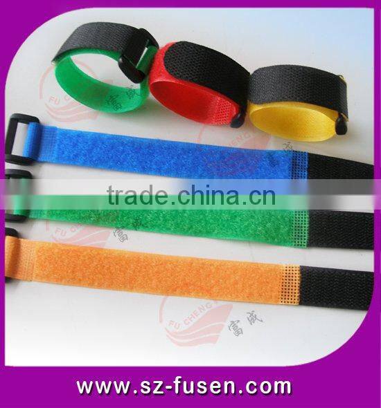 Self-locked magic tape lashing