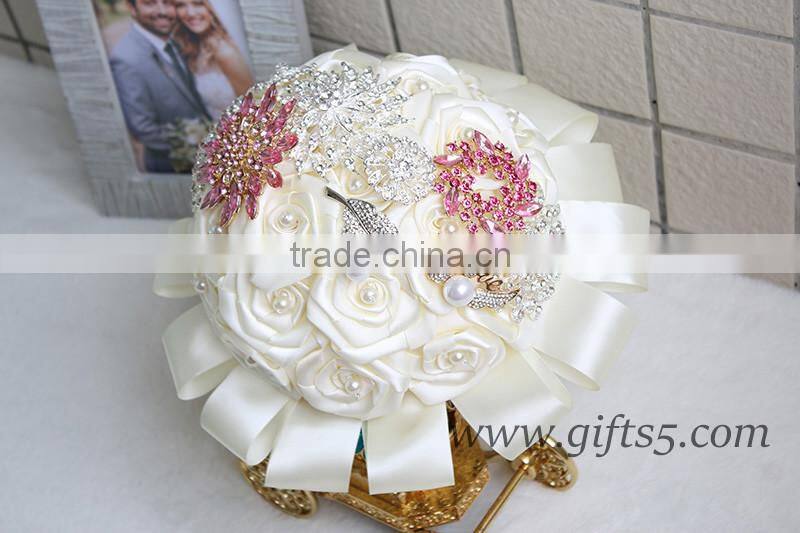 Luxury handmade flower boquet wiht gorgeous brooches