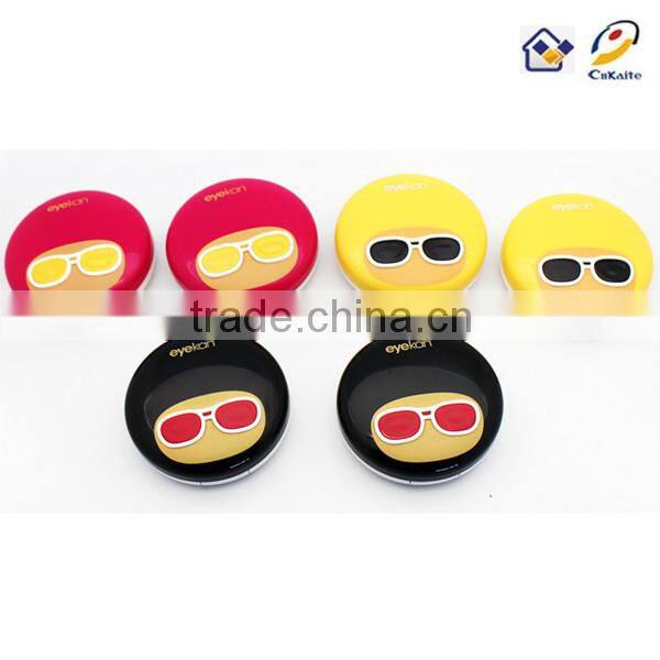 Style contact lens case with mirror