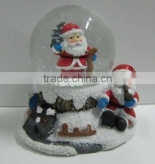 Polyresin snow globe with snow flake