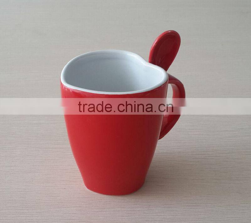 Factory bulk sale gift ceramic heart shape mug with spoon in handle