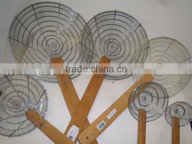 Hot sale stainless steel/zink plated metal noodle skimmer with bamboo handle