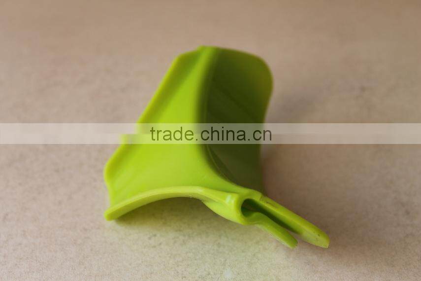 Silicone Slip-On Pour Spout, Plastic Pour Spout