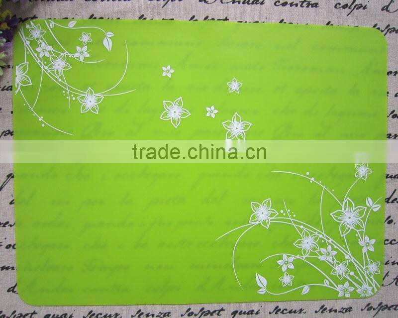 eco-friendly beautiful 46x32cm customize silicone table mat