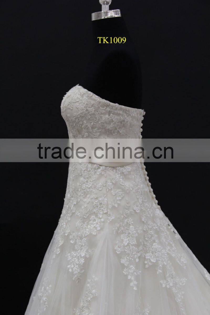 Scoop neckline embroidery lace with silver thread nice A-line long full skirt light gold wedding dress