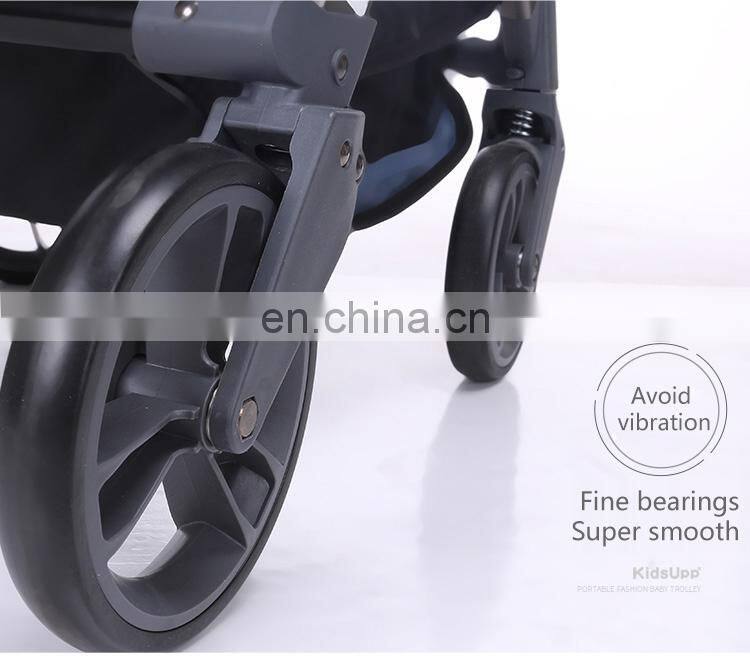 Lightweight travel baby stroller for toddler and infant in french