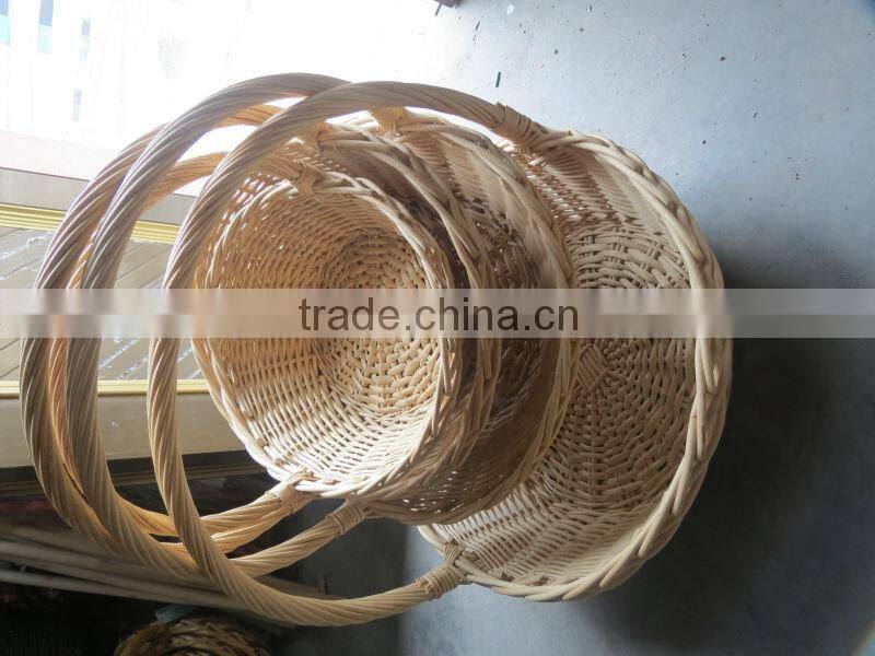 The set of 4 round willow flower basket with long handle