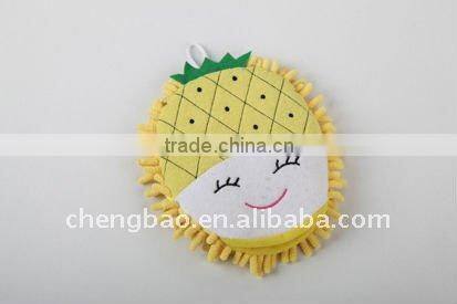 Chenille computer screen cleaner ball