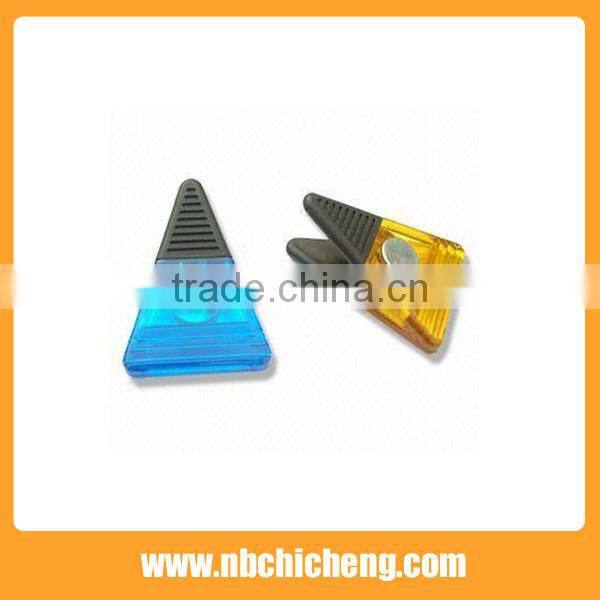 High Quality Plastic Hot Selling Triangle Magnetic Clip