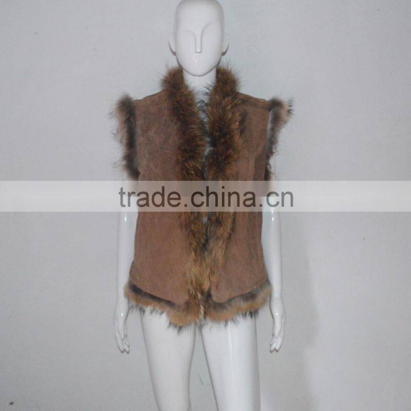 SJ185-01 Europe Design Pig Suede Camel Vest with Raccoon