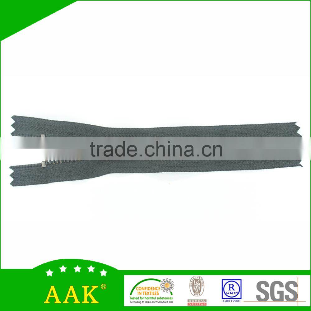 Factory direct wholesale 3# Gun metal Y teeth close end zippers with puller A3M028