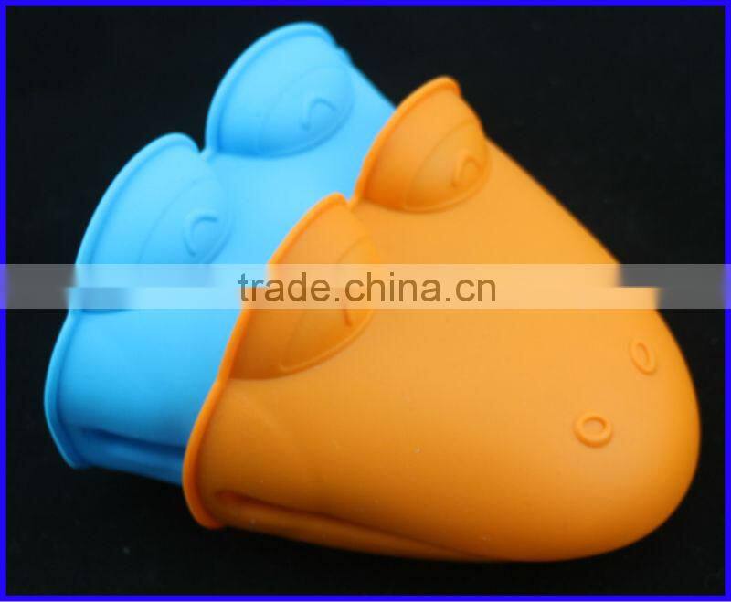 Lovely Cut Dog Shaped Gloven Oven Gloves