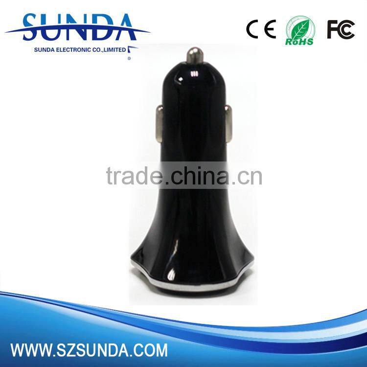 New design white and black color portable 3 usb car charger