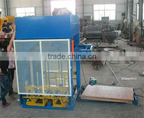 Automatic pallet feeder for block machine