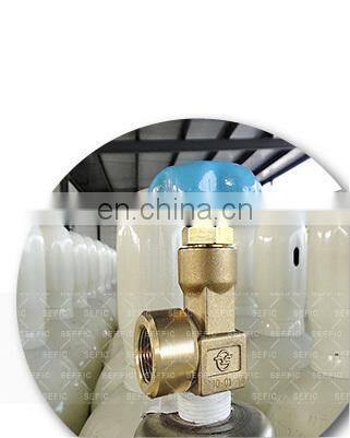 filling oxygen gas cylinder