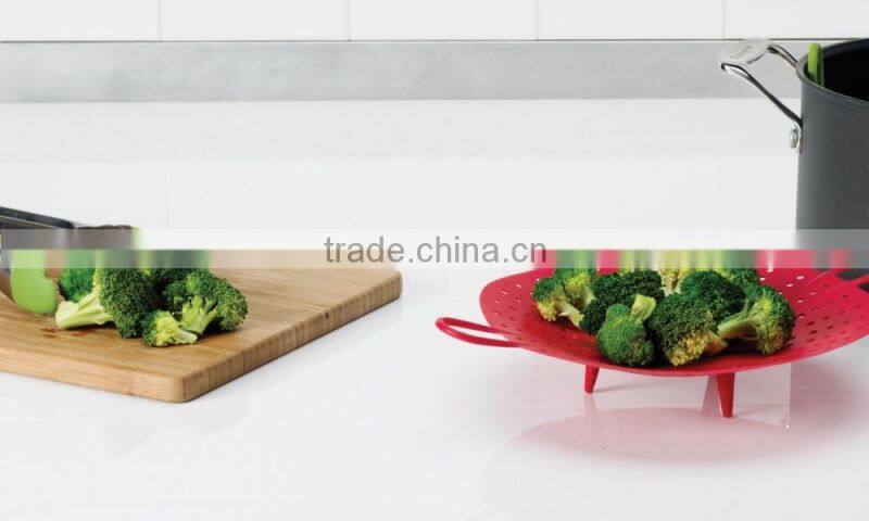 BPA Free food grade silicone steamer with handle