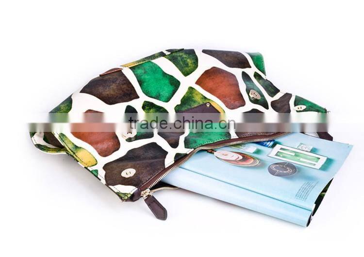 Fahionable giraffe pattern leather make up bag and ladies clutch bag