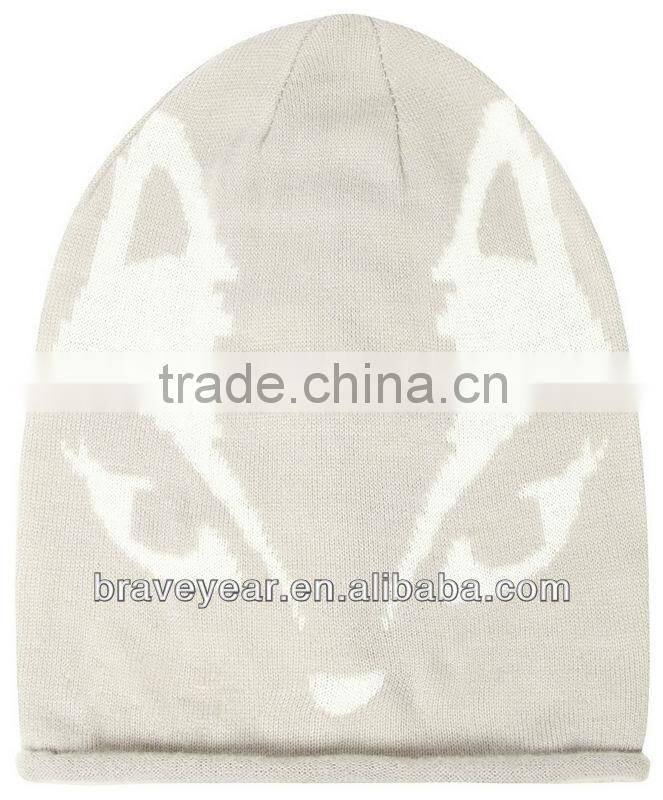 100% acrylic Grey knitted beanie with cream fox face design