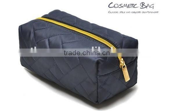 2016 fashion satin quilting toiletry bag with gold zip for man