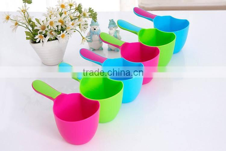 Baby shampoo cup children products bath toy scoop