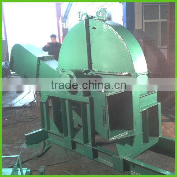 High capacity wood chipping machine