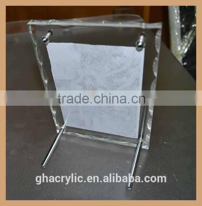 GH-P0002clear acrylic digital photo frame put on the desk