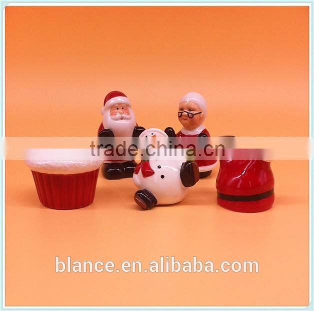 ceramic XMAS salt and pepper pots in Christmas design spice jar
