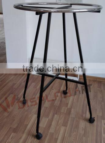 Round clothes rack for store