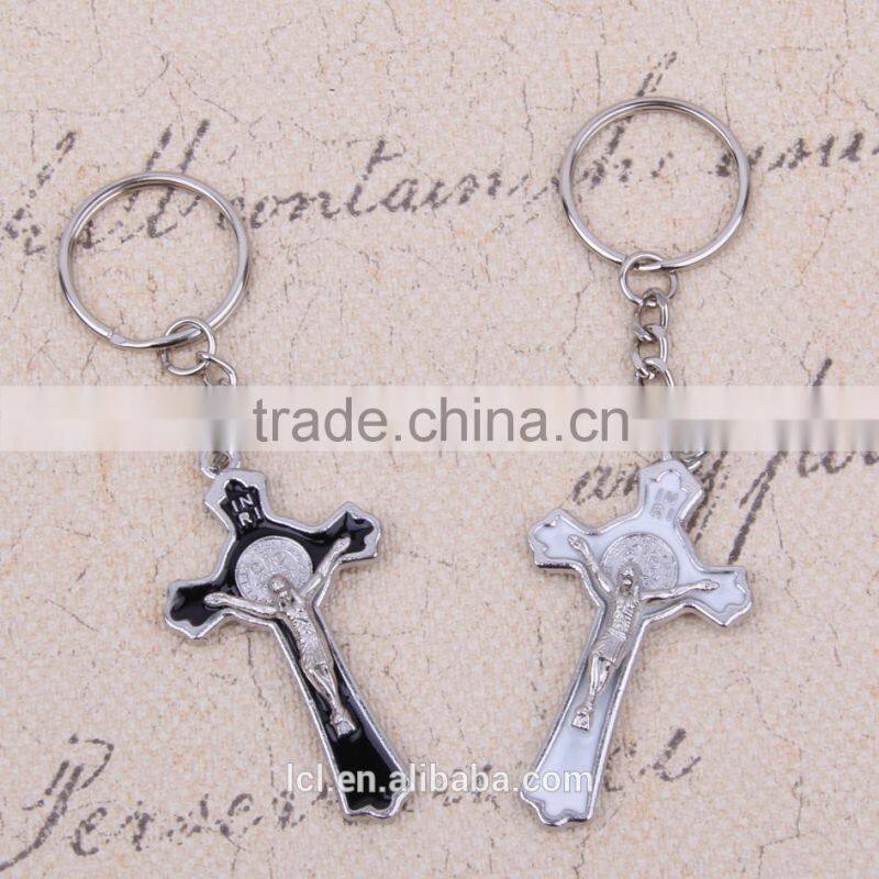 2016 new design wholesale key chain St. Benedict metal crucifix key chain Black & white cross key holder