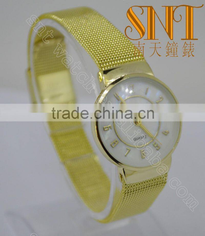 Fashion Vogue Gold Alloy Watch With Reticulate Hand, High Quality Quartz Watch For Lady