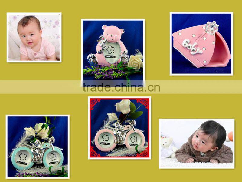 Digital photo frame for baby birthday gift