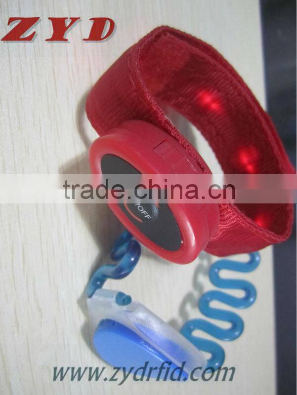 2015 Cheap RFID LED silicone Wristbands