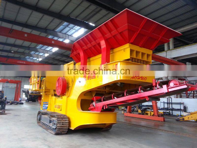 Mobile rock crusher for crushing mines and rocks