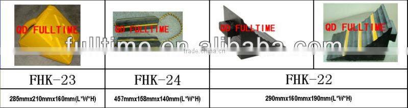 Black color rubber chock block with eye bolt