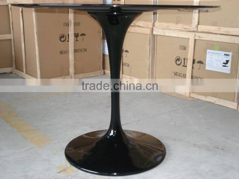 dining room Eero Saarinen fiberglass tulip table